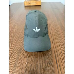 Military green Adidas, lightweight hat